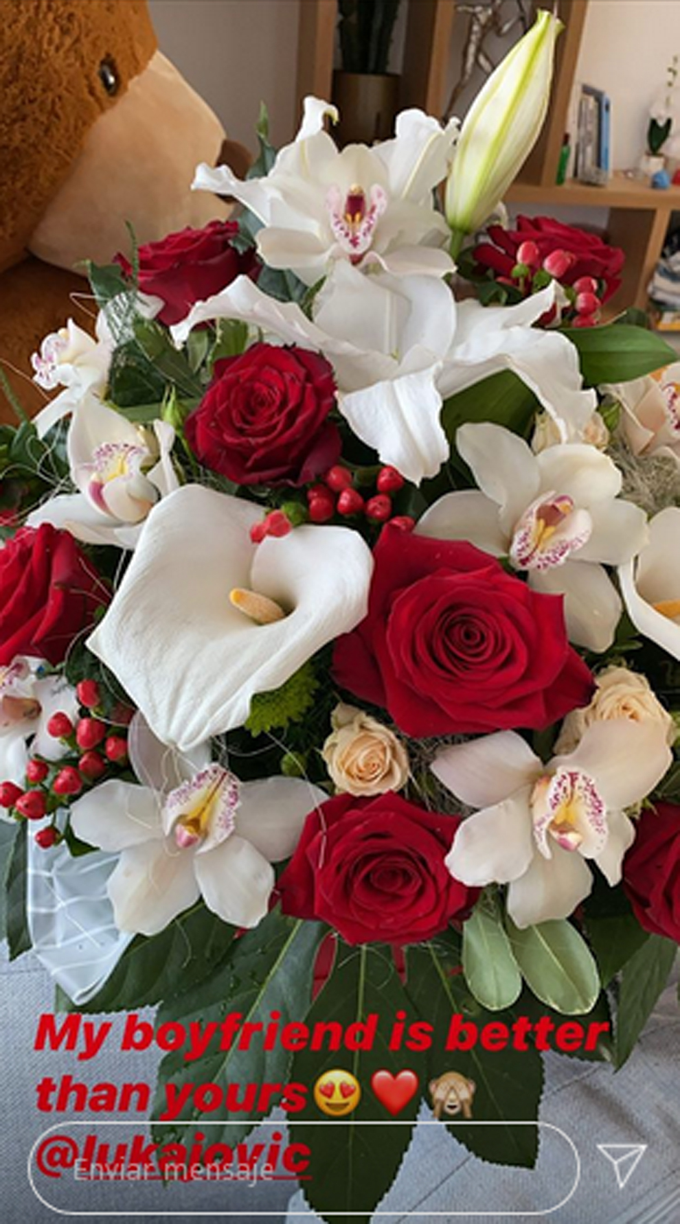 Chivalry Is Not Dead Luka Jovic Surprises Girlfriend With Beautiful Flower Bouquet